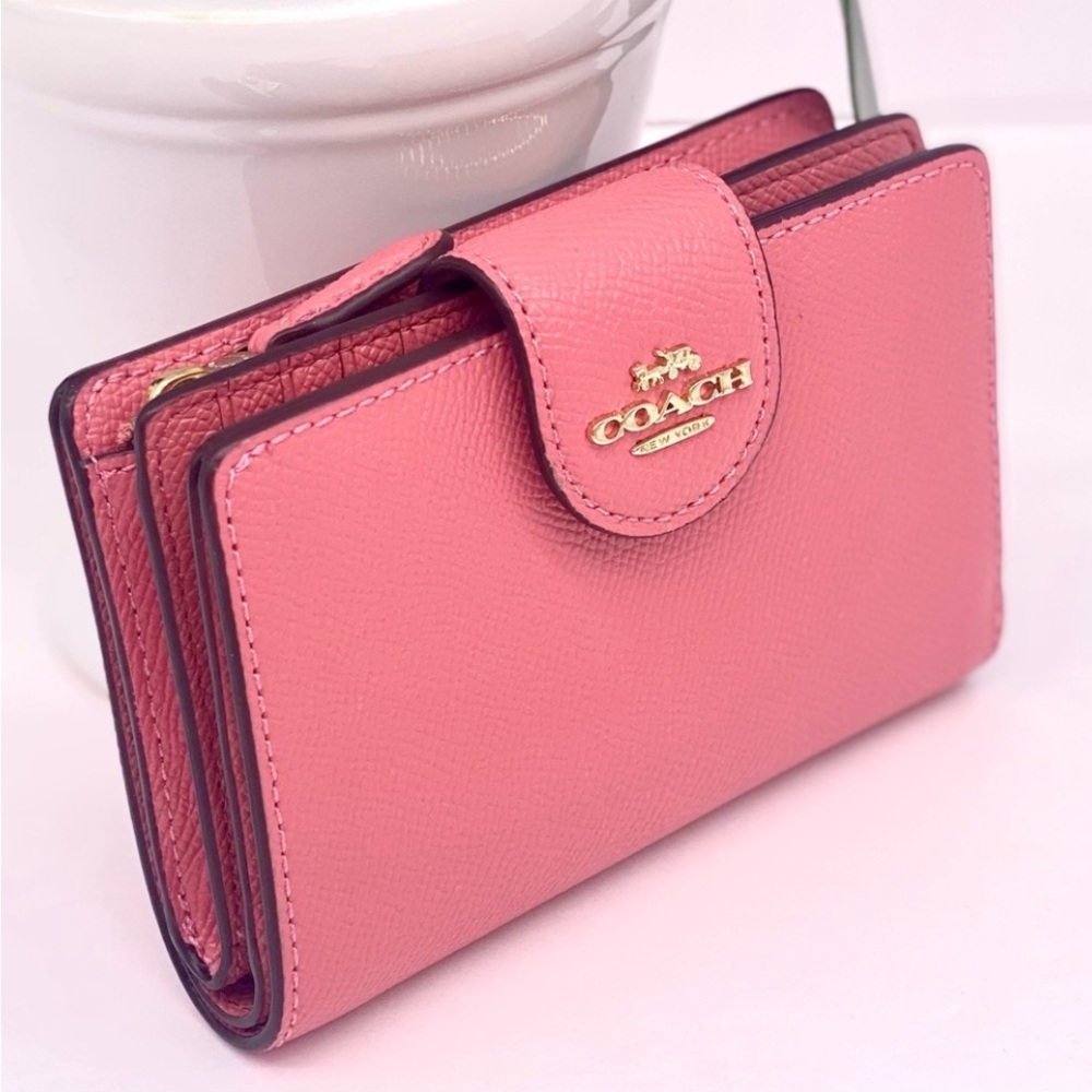 Coach Medium Corner Zip Wallet Taffy